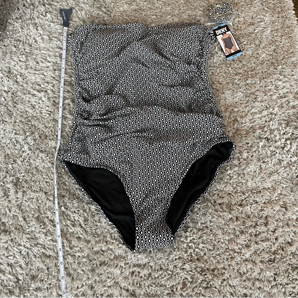 NEW DKNY Black and White Swimsuit, Women’s Size Large
